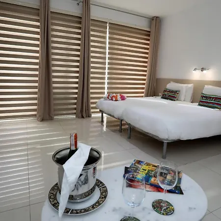 Bed & Breakfast Escape To St Julians *