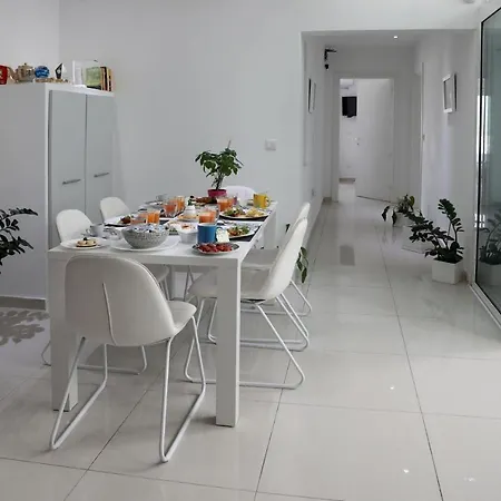 Escape To St Julians San Ġiljan