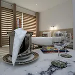 Bed and Breakfast Escape To St Julians 4*