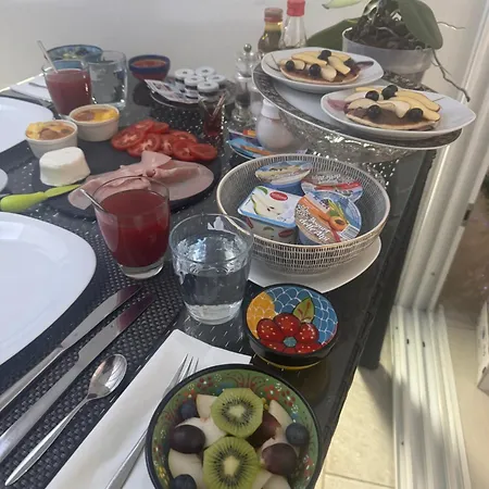 Bed & Breakfast Escape To St Julians Saint Julian's