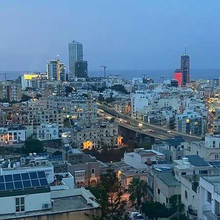 לינה וארוחת בוקר Escape To St Julians 4*