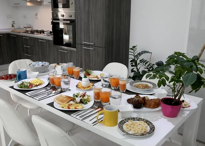 לינה וארוחת בוקר Escape To St Julians Saint Julian's