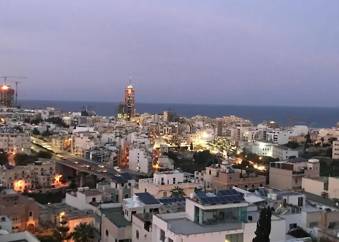 Escape To St Julians לינה וארוחת בוקר